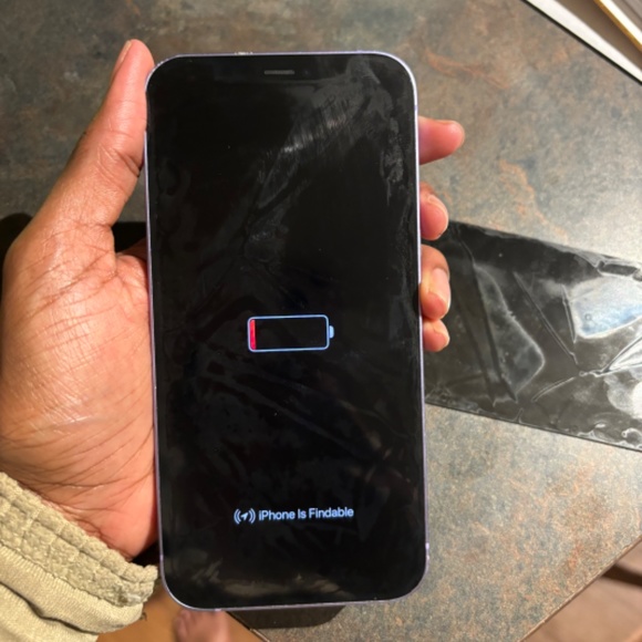 iPhone 12 - Picture 3 of 6